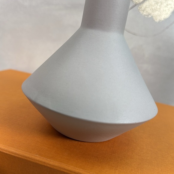 Ferm Living 
Sculpt Vase Pod - Picture 5 of 12